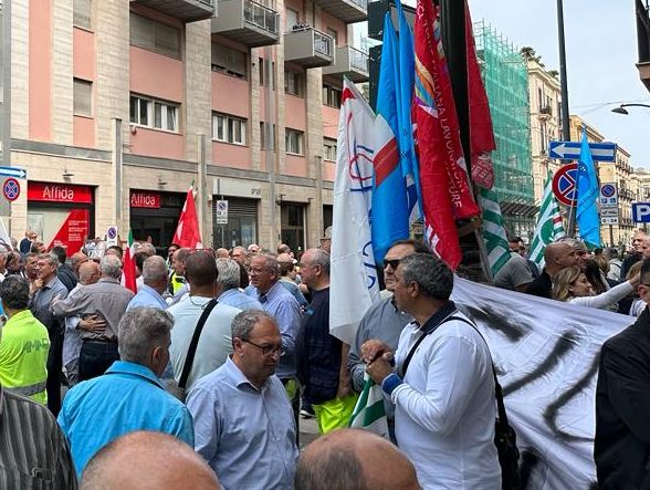Vertenza Amap, Sindacati in prefettura a Palermo “Situazione drammatica” Vertenza Amap, Sindacati in prefettura a Palermo “Situazione drammatica”