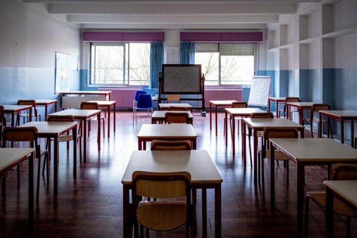 Milano - Zona arancione scuro COVID-19 - Scuola elementare Trilussa in via graf, aule vuote