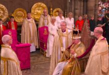 Carlo III incoronato Re, sovrano di un regno nuovo e diverso