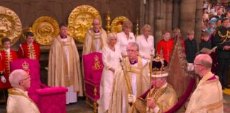 Carlo III incoronato Re, sovrano di un regno nuovo e diverso