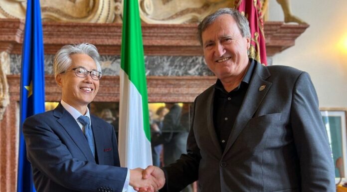 Il sindaco Brugnaro incontra l’ambasciatore del Giappone in Italia