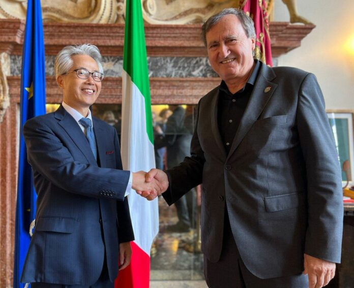 Sindaco e ambasciatore