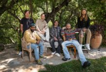 I Maroon 5 tornano con il nuovo singolo “Middle Ground”