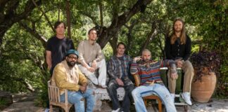 I Maroon 5 tornano con il nuovo singolo “Middle Ground”