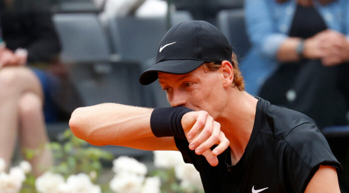 Sinner lascia il Roland Garros al 2° turno, Cocciaretto ok