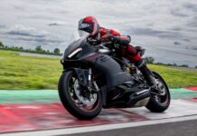 Livrea Black on Black Livery per la Ducati Panigale V2