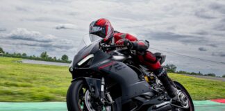 Livrea Black on Black Livery per la Ducati Panigale V2