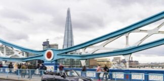 Un viaggio a Londra con la Mini Cooper SE Cabrio