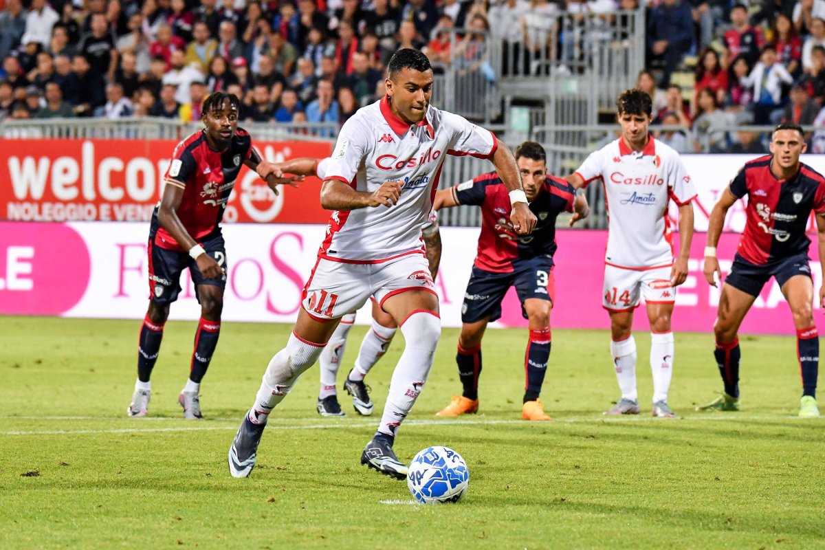 Antenucci pareggia al 96° su rigore, Cagliari-Bari 1-1 Antenucci pareggia al 96° su rigore, Cagliari-Bari 1-1