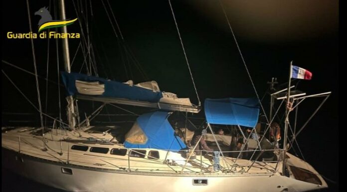 Immigrazione, arrestati a Crotone due presunti scafisti moldavi