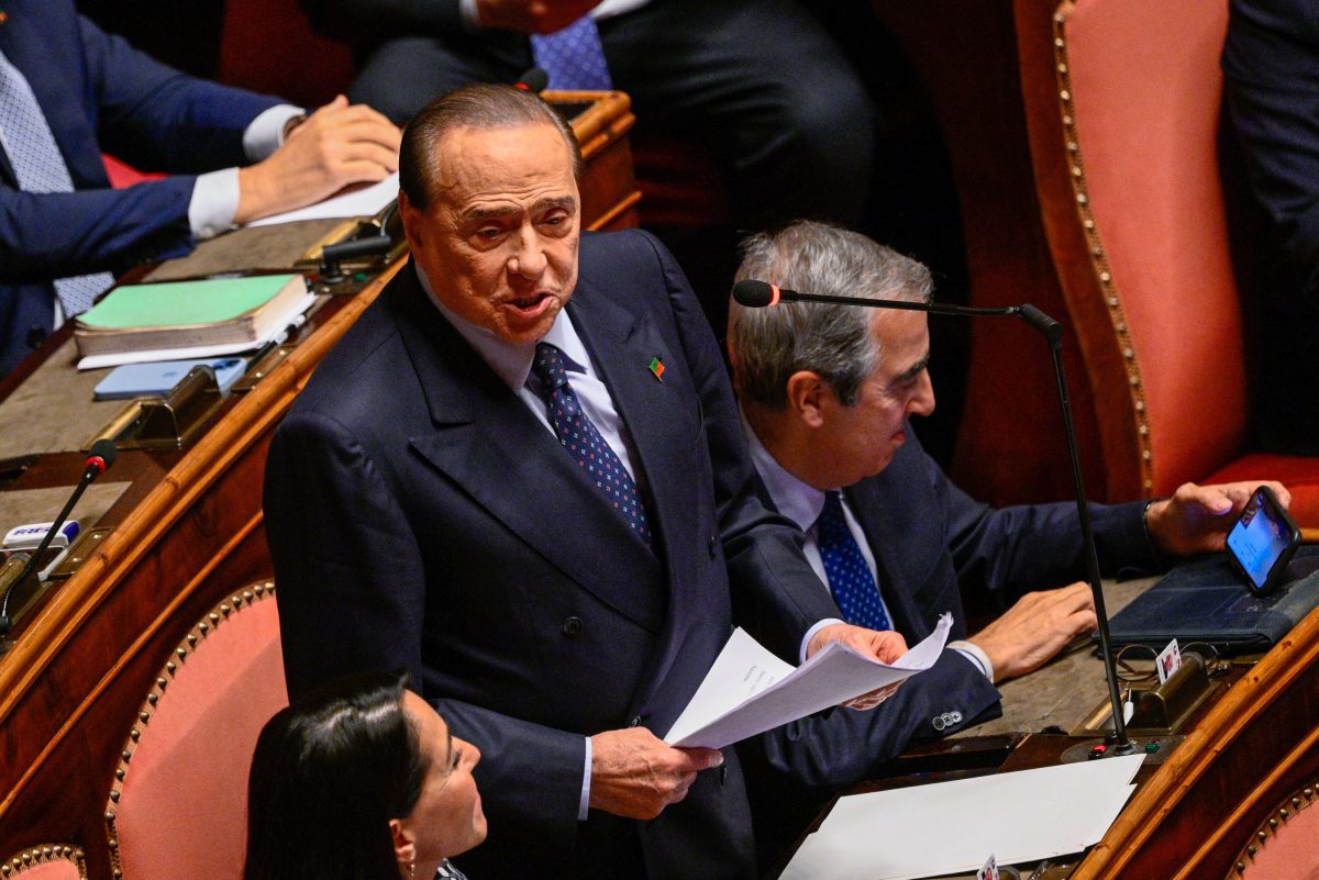 Berlusconi ricoverato al “San Raffaele” Berlusconi ricoverato al “San Raffaele”
