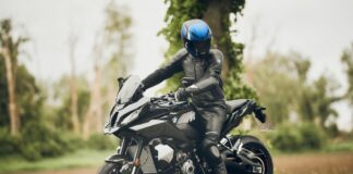 Bmw Motorrad presenta il prototipo M 1000 XR da 200 cavalli