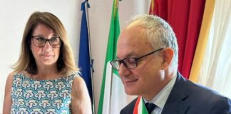 Gualtieri trascrive i primi certificati di nascita esteri con 2 mamme