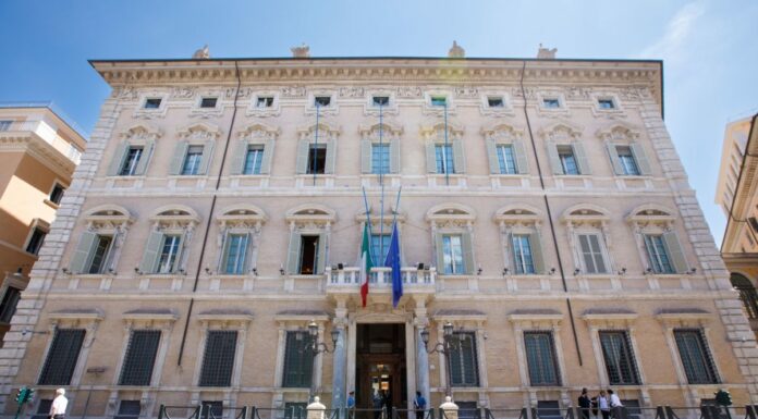 Bandiere a mezz’asta in Senato per Berlusconi