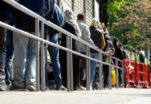 A rischio povertà quasi un italiano su quattro