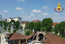 Crollato tetto vecchia stazione Porta Susa a Torino