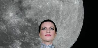 “Il primo passo sulla luna”, il nuovo singolo di Laura Pausini