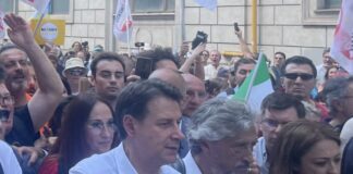 Conte “Il Governo fa cassa sui poveri”. Grillo propone reddito universale