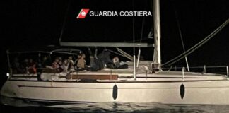 Guardia Costiera salva 96 migranti a Roccella