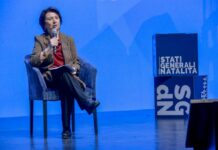 Roccella “Non si diventa genitori per contratto”
