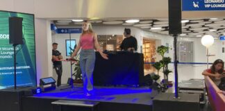 Mara Sattei canta all’aeroporto di Linate per la Festa della Musica