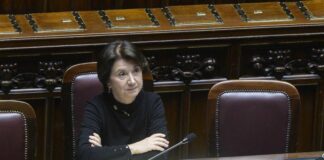 Maternità surrogata,Roccella “Utile soluzione legale per bimbi già nati”