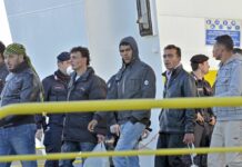 Due gruppi di migranti a rischio nel Mediterraneo centrale
