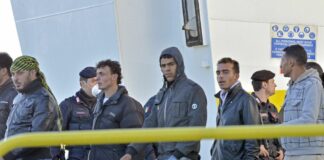 Two groups of migrants at risk in central Mediterranean