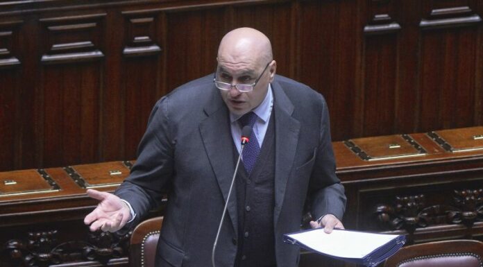 Crosetto “Italia resta con Ucraina, ogni sforzo per la diplomazia”
