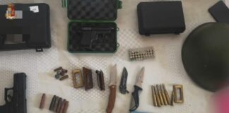 Milano, minori utilizzavano chat per condividere esperienze con armi