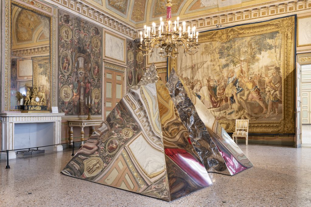 Milano, a Palazzo Reale la mostra Xhixha. La reggia allo specchio Agenzia  di stampa Italpress - Italpress