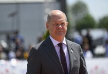 Migranti, Scholz “Non possiamo lasciare l’Italia da sola”