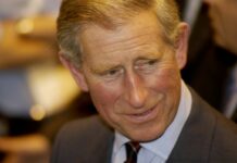 Re Carlo conferisce l’Ordine dell’Impero Britannico a Salvatore Bordonali