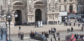 Al Duomo di Milano l’ultimo saluto a Berlusconi con i funerali di Stato