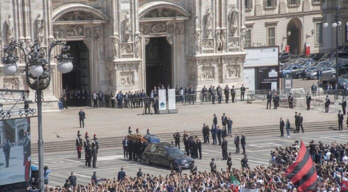 Al Duomo di Milano l’ultimo saluto a Berlusconi con i funerali di Stato