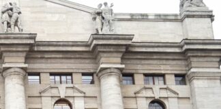 Borsa, apertura piatta per Piazza Affari