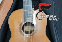 Musicista ritrova preziosa chitarra che gli era stata rubata