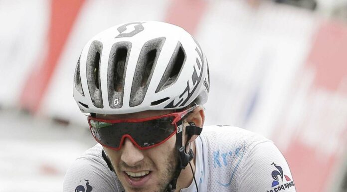 Adam Yates è la prima maglia gialla del Tour 2023
