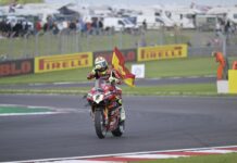 La posteriore SC0 la chiave vincente al Donington Park