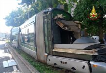Milano, Deraglia tram. Cinque feriti lievi