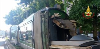 Milano, Deraglia tram. Cinque feriti lievi