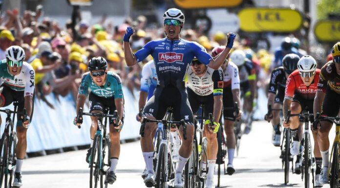 Philipsen concede il bis al Tour, Adam Yates resta leader