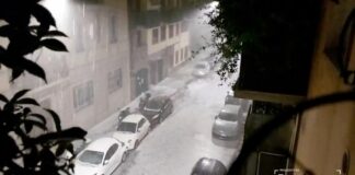 Maltempo, pioggia e grandine nella notte a Milano. Strade allagate