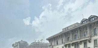 Milano, nuova bomba d’acqua. Strade allagate e lunghe code