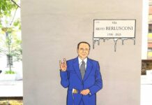 Milano, riappare il murales su Berlusconi. Il Cavaliere fà le corna
