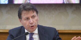 Covid, Conte “Commissione plotone d’esecuzione, è una farsa”