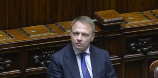 Decreto Flussi, Lollobrigida “Governo promuove immigrazione legale”