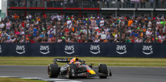 Verstappen in pole a Silverstone, Leclerc 4° e Sainz 5°
