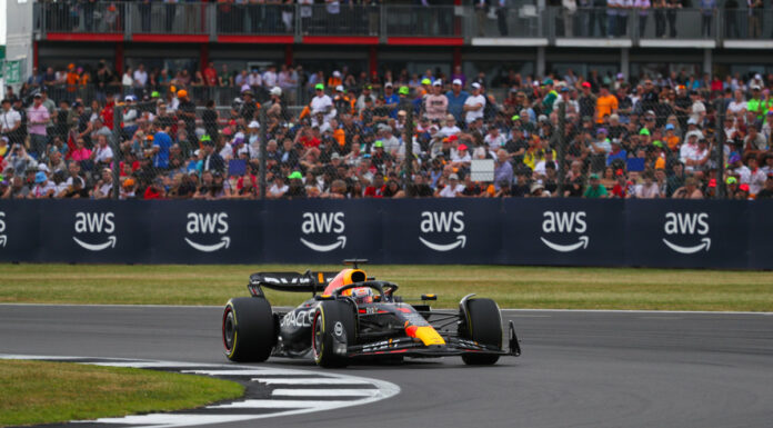 Verstappen in pole a Silverstone, Leclerc 4° e Sainz 5°