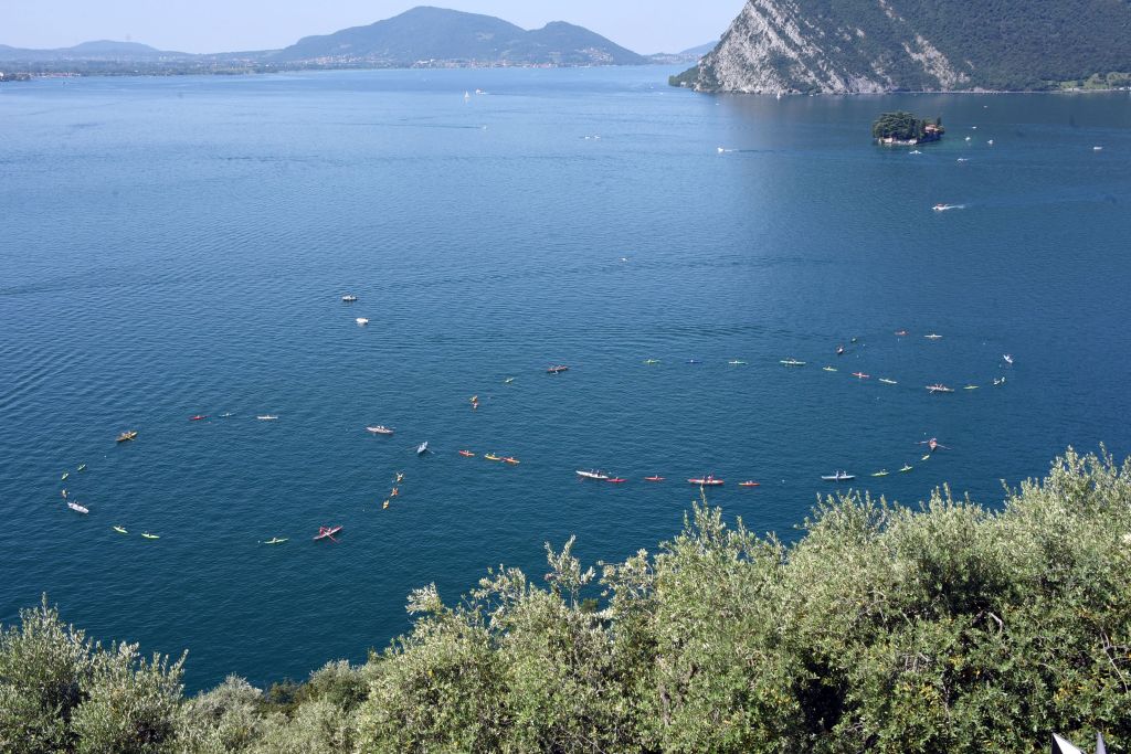 A2a, inaugurata la Festa delle Luci a Monte Isola